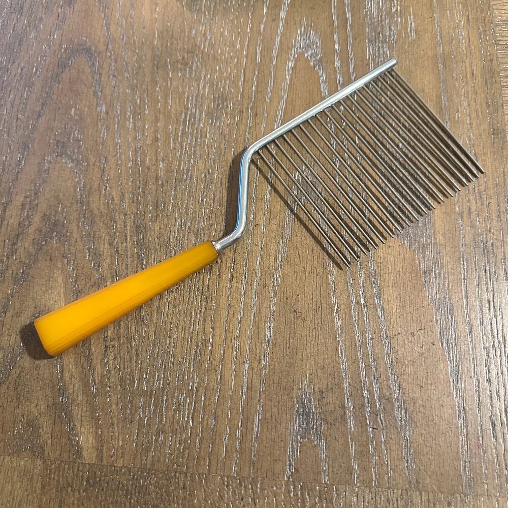 Vintage Cake Comb Cutter Bakelite Handle